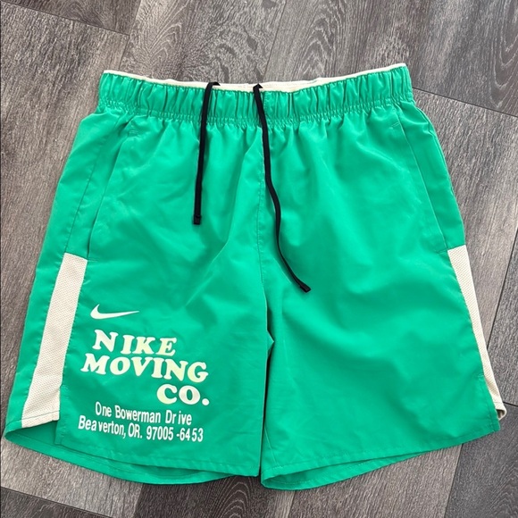 Nike Men's Green Shorts - Picture 1 of 5